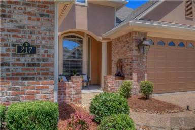 Main picture of 217 Gloucester Dr