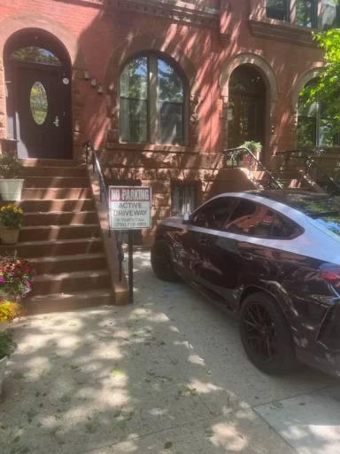 Main picture of 669 Park Pl