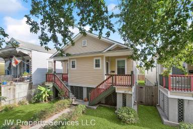 Main picture of 2751 Banks St