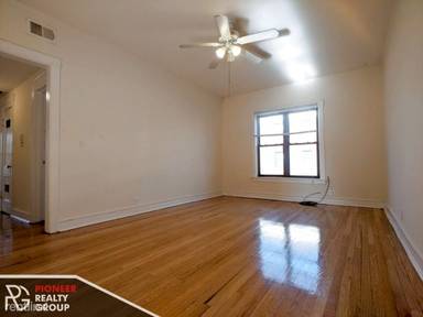 Main picture of 813 W Waveland Ave