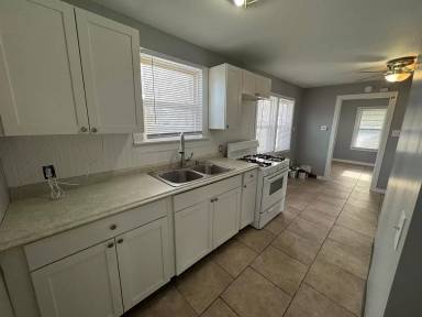 Main picture of 206 W 19th Ave