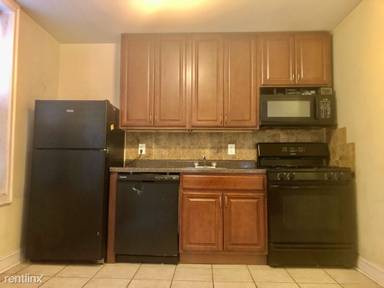 Main picture of 25 E 17th St