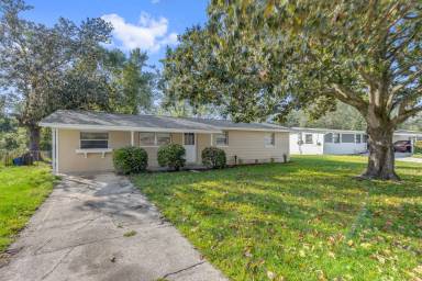 Main picture of 447 Clermont Dr W