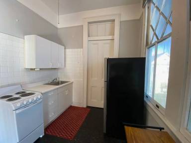 Main picture of 1438 Pleasant St