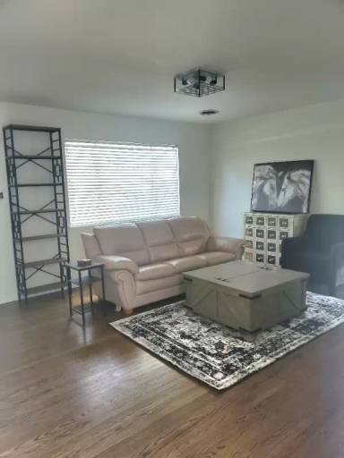 Main picture of 745 Center St