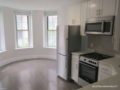 Main picture of 10 Clearway St