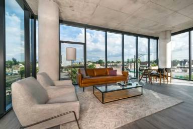 Main picture of 2111 N Washtenaw Ave