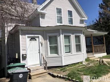 Main picture of 106 S Main St
