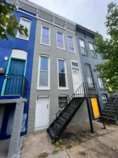 Main picture of 2537 N Howard St