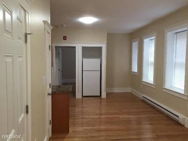 Main picture of 904 Huntington Ave