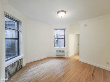 Main picture of 210 E 83rd St