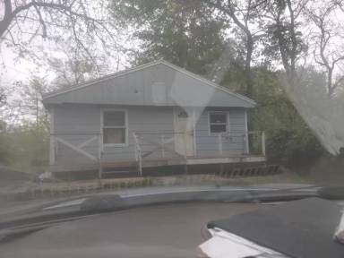 Main picture of 2120 SE Indiana Ave