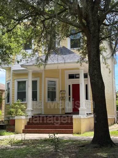 Main picture of 913 E Henry St