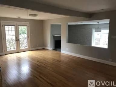 Main picture of 802 Oakview Dr