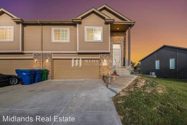 Main picture of 4914 N 176th St