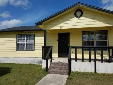 Main picture of 803 Mockingbird Ct