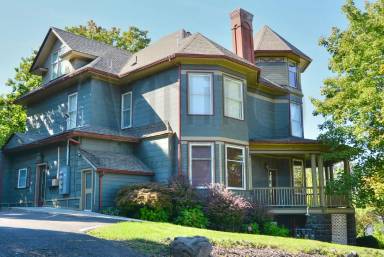Main picture of 605 S Bernard St