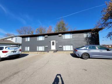 Main picture of 990 33rd Ave