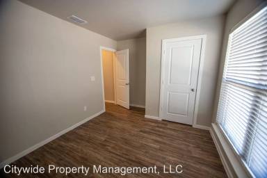 Main picture of 2113 N Avenue J