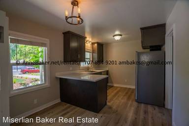 Main picture of 211 N Jefferson St