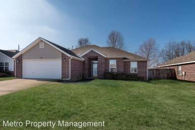 Main picture of 902 SW Navajo Dr