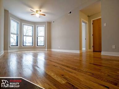 Main picture of 627 W Oakdale Ave