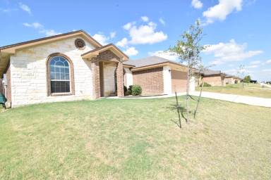 Main picture of 702 W Gemini Ln