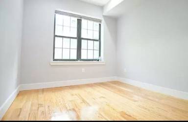 Main picture of 588 Bainbridge St