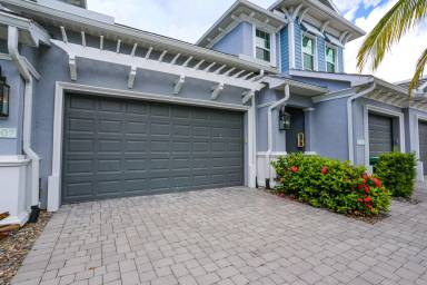 Main picture of 2665 Seychelles Cir