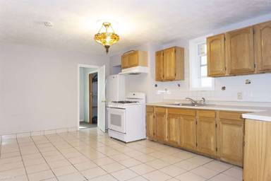 Main picture of 303 Maverick St