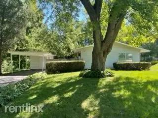 Main picture of 33 S Prairie St