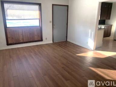 Main picture of 1104 S Bahnson Ave