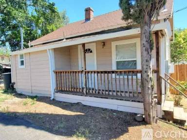 Main picture of 110 1/2 Roseville St