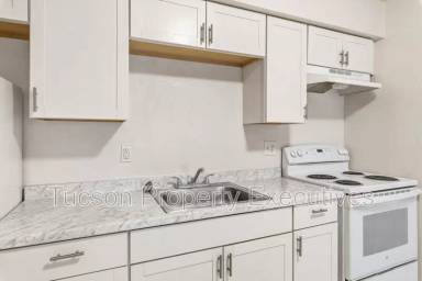 Main picture of 319 E Mohave Rd