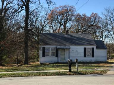 Main picture of 2551 N Summit Ave