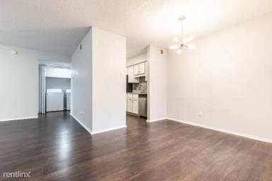 Main picture of 8109 Skillman St