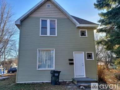 Main picture of 320 Augusta Ave