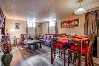 Main picture of 17 Yosemite St