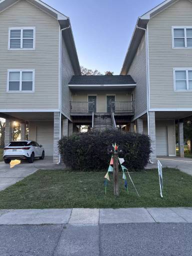 Main picture of 153 Markham Dr