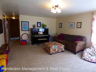 Main picture of 320 Crescent Dr