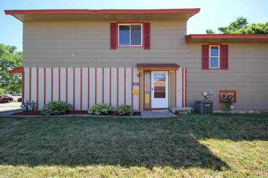 Main picture of 20 18th Ave NE