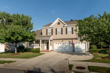 Main picture of 2076 Queens Point Dr