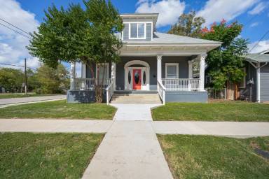 Main picture of 1523 W Houston St