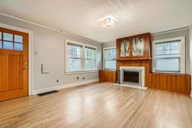 Main picture of 2114 N Sumner St