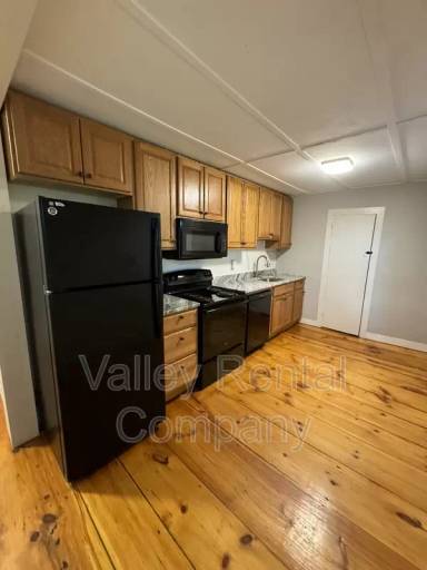Main picture of 130 West St
