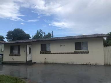 Main picture of 2810 NW 8th St