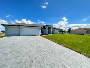 Main picture of 601 NW 37th Pl