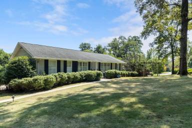 Main picture of 3753 N Woodridge Rd