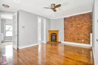 Main picture of 331 E 6th St