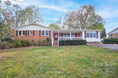 Main picture of 102 Dogwood Dr